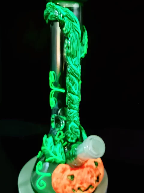 10″ Halloween 3D Pumpkin Glow-in-the-dark Bong 10″ Halloween 3D Pumpkin Glow-in-the-dark Bong