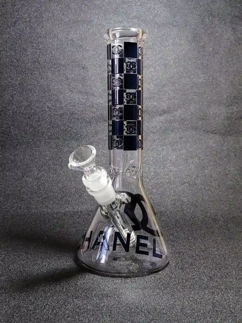 Classic Noir Luxury-Inspired Beaker Bong