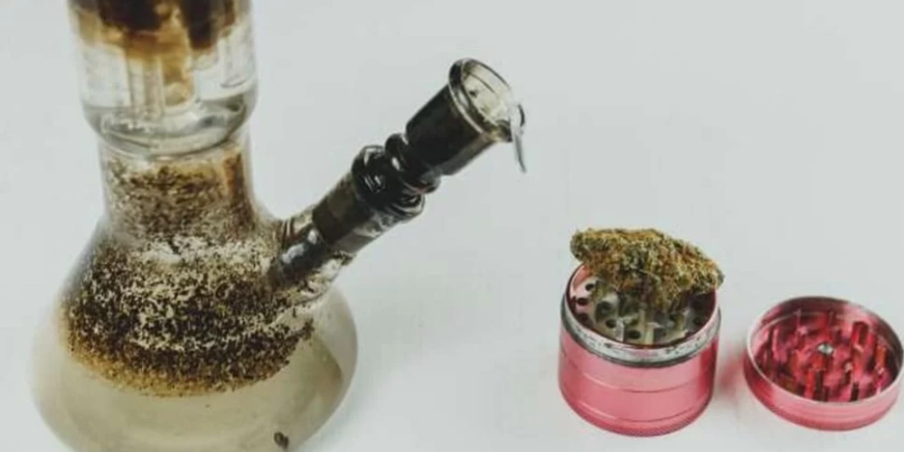 “Floaters” in a Bong