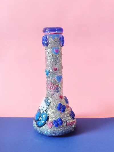 Bedazzled Kawaii Glitter Bong – 9.5" of Sparkly Hello Style