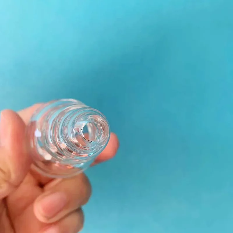 4 Clear Conch Shell-Inspired Swirl Design Glass Hand Pipe