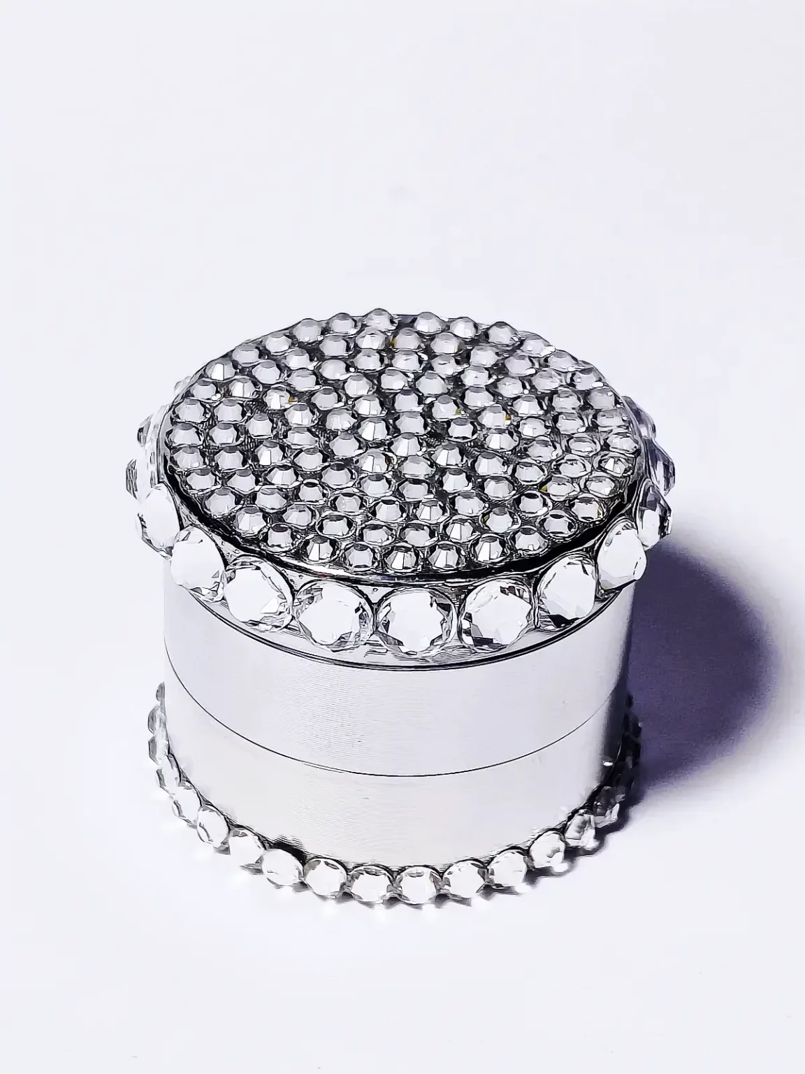 Crystal Bling Mini Herb Grinder – Sparkle Meets Smooth Grinding