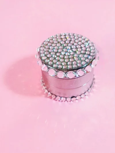 Crystal Bling Mini Herb Grinder – Sparkle Meets Smooth Grinding - Image 6