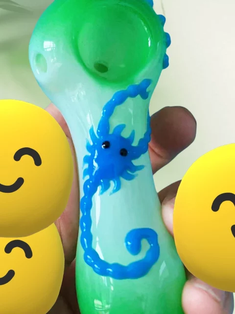 4.3" Green-to-white Glow Scorpion Spoon Pipe