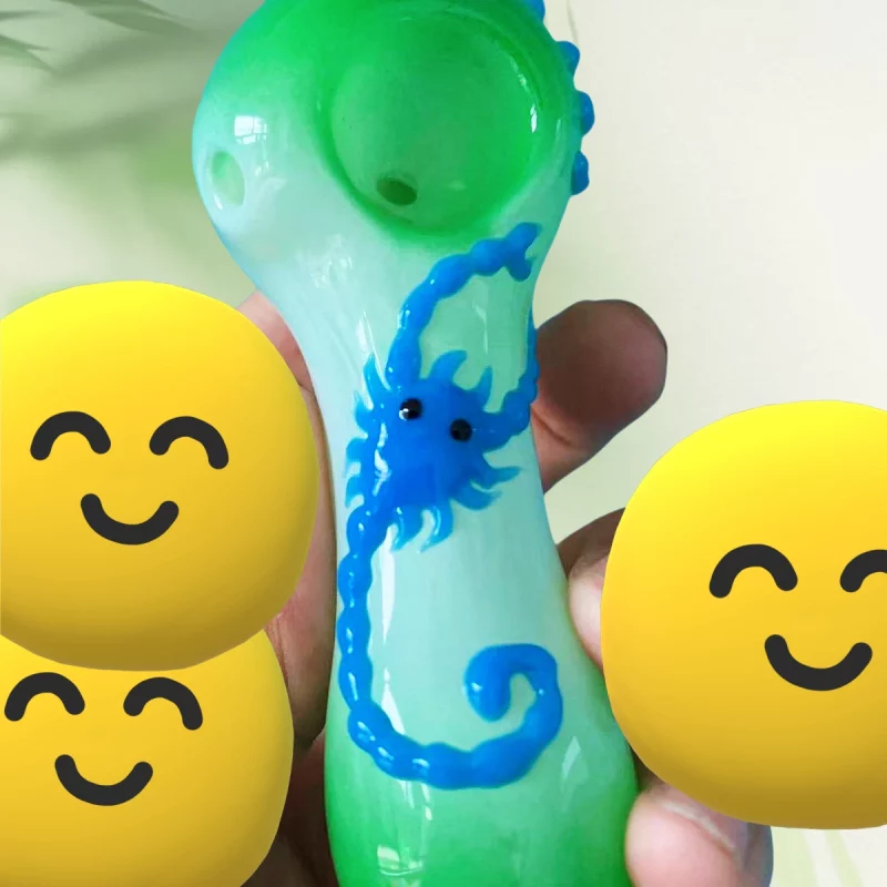 4.3" Green-to-white Glow Scorpion Spoon Pipe