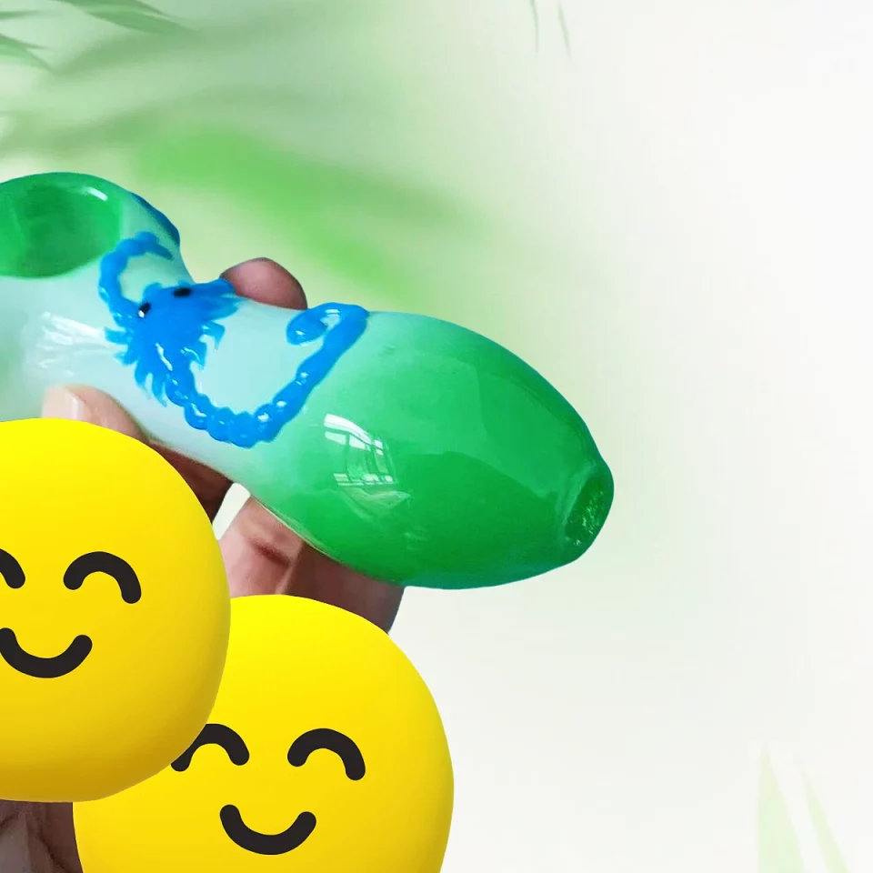 4.3" Green-to-white Glow Scorpion Spoon Pipe