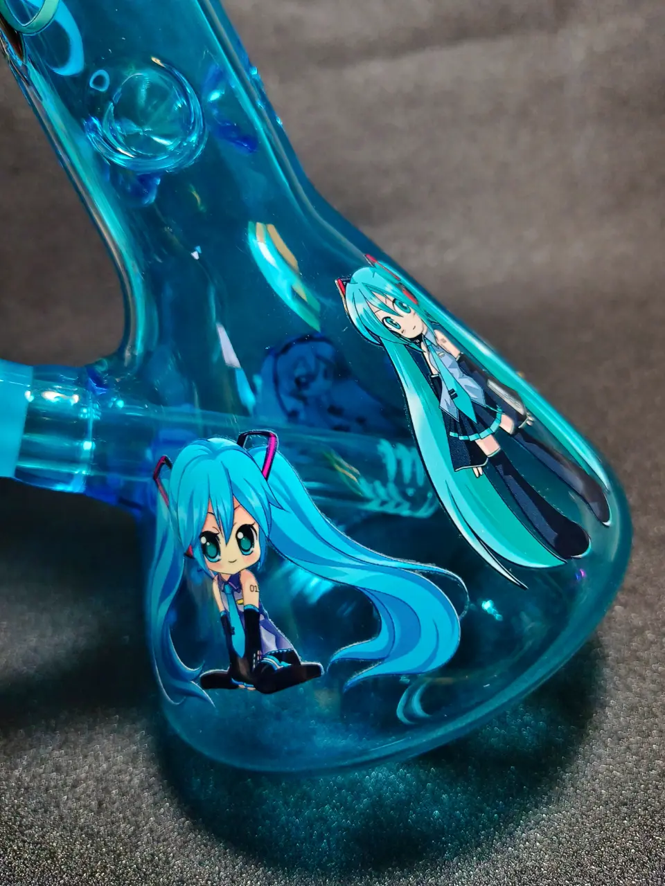 Hatsune Miku Vocaloid Chibi Green Pigtails Ice Blue Beaker Glass Bong