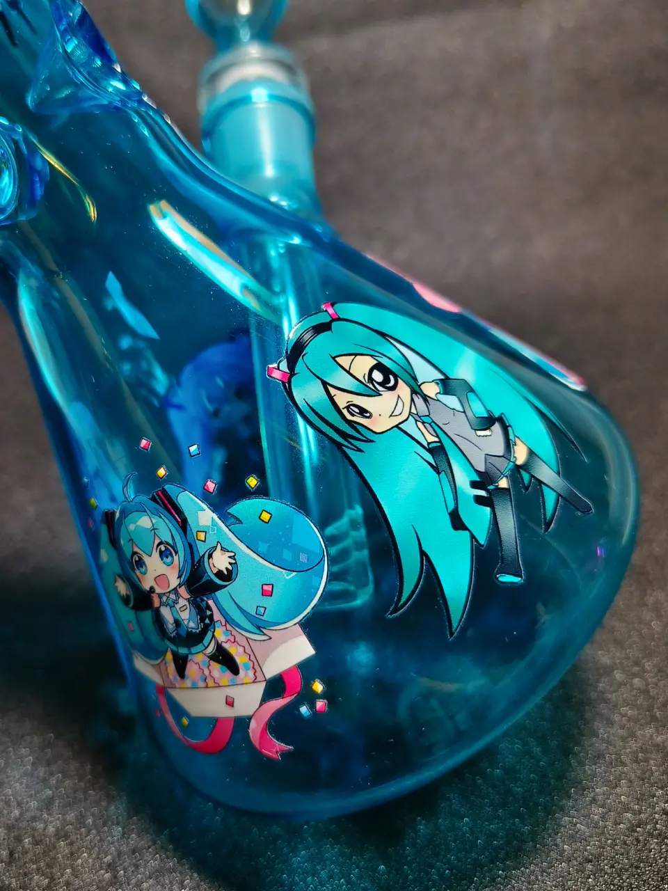 Hatsune Miku Vocaloid Chibi Green Pigtails Ice Blue Beaker Glass Bong