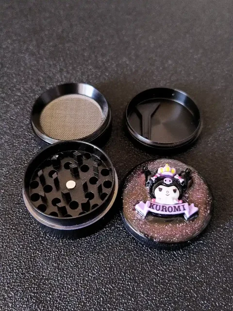 4cm Kuromi Sanrio Purple Glitter Black 4-Layer Metal Grinder 4cm Kuromi Sanrio Purple Glitter Black 4-Layer Metal Grinder