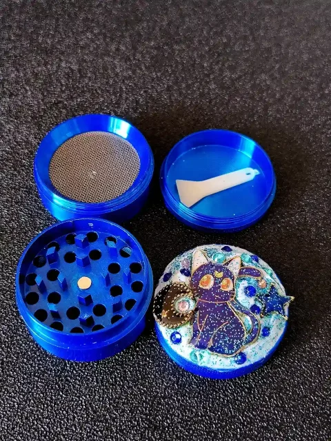 Magical Moon Cat Royal Blue 4-Layer Metal Grinder Magical Moon Cat Royal Blue 4-Layer Metal Grinder