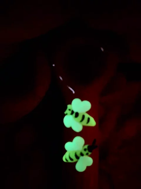 4.3" Orange Glow-in-the-Dark 3D Bees Spoon Pipe