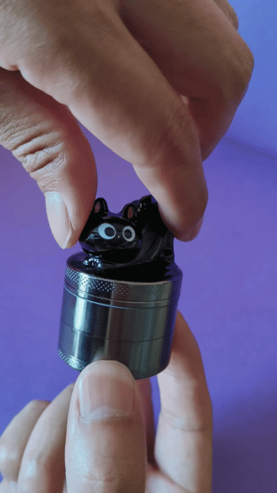 Playful Black Cat Mini Grinder – Cute, Compact & Functional