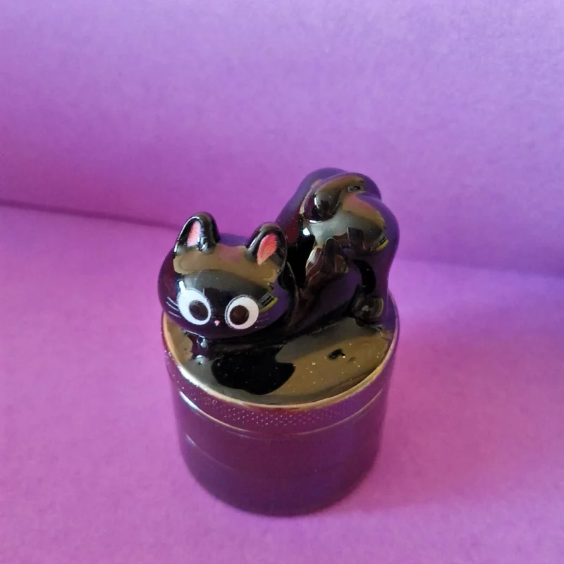 Playful Black Cat Mini Grinder – Cute, Compact & Functional