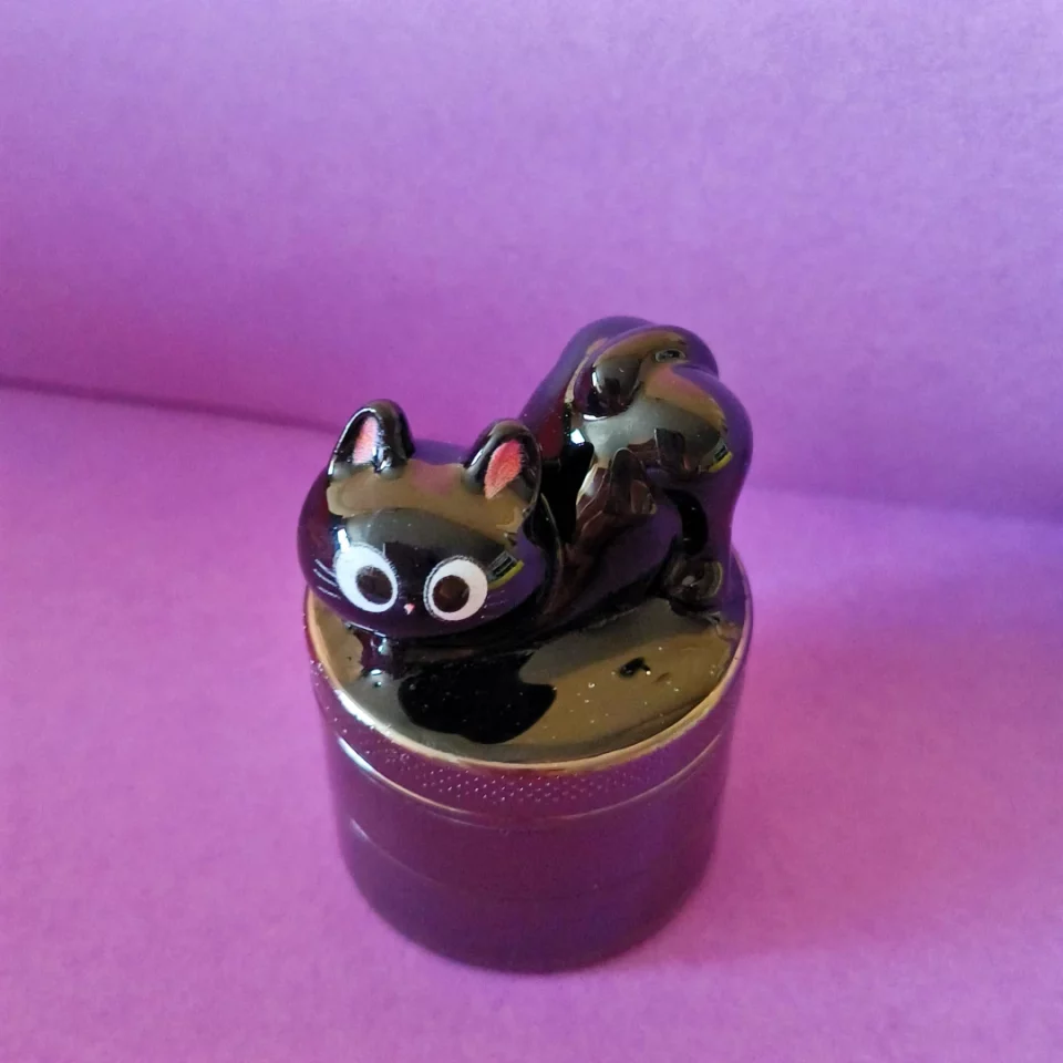 Playful Black Cat Mini Grinder – Cute, Compact & Functional