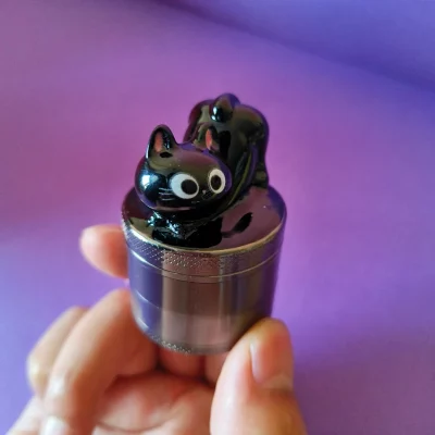 Playful Black Cat Mini Grinder – Cute, Compact & Functional