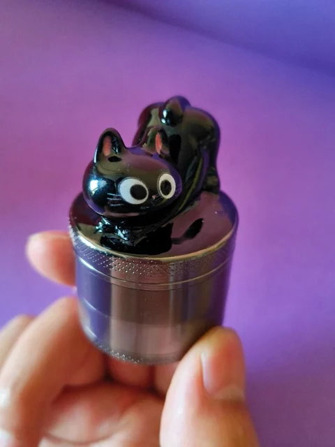 Playful Black Cat Mini Grinder – Cute, Compact & Functional