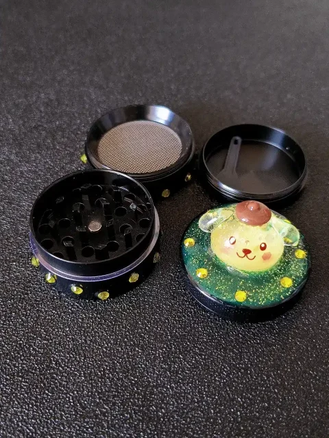 Pompompurin Jelly Black Rhinestone 4-Layer Metal Grinder Pompompurin Jelly Black Rhinestone 4-Layer Metal Grinder