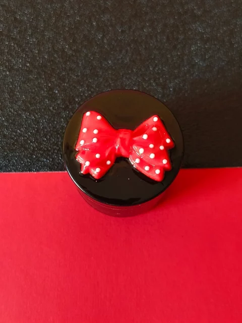 Sweet Polka Dot Bow Grinder - Chic & Compact